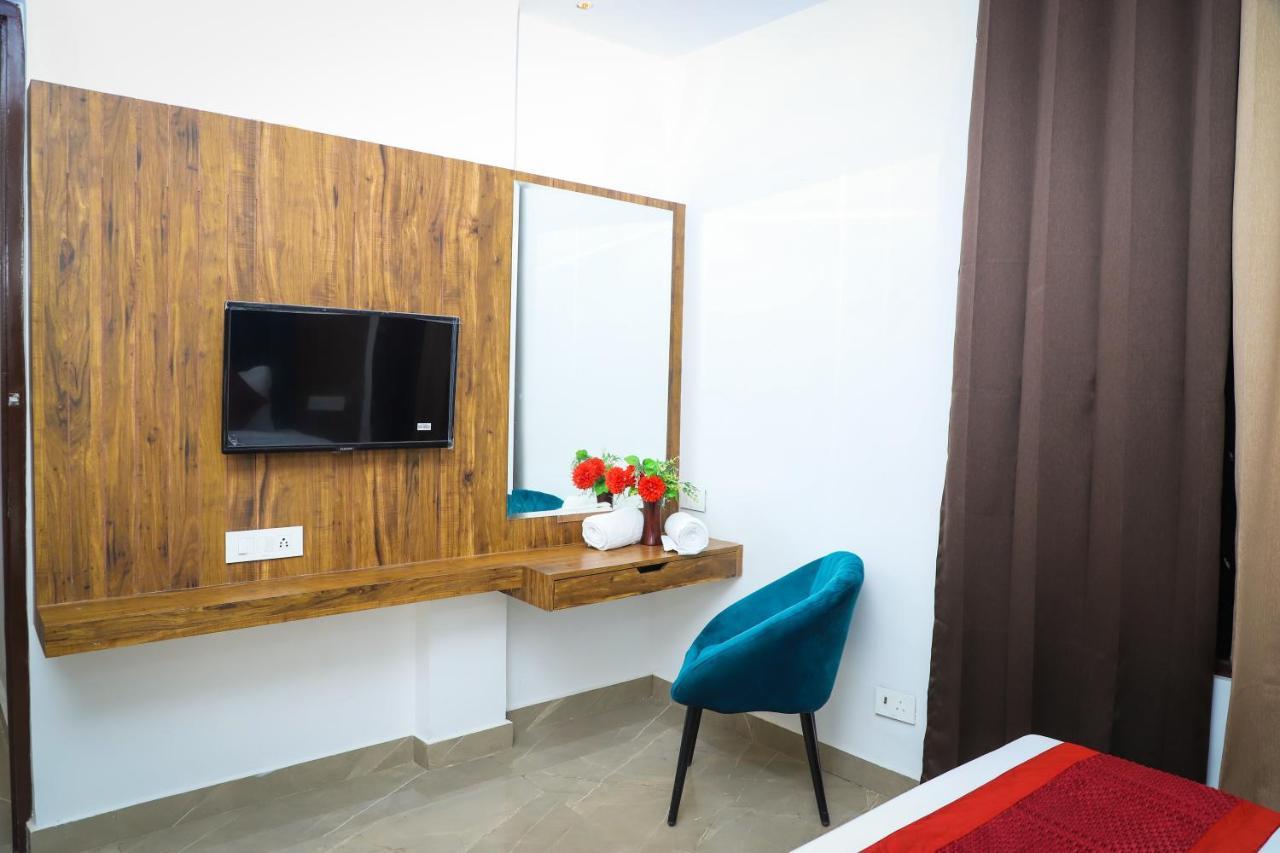 Hotel Dream Town By Cozy Hotels & Resorts Amritsar Exterior photo